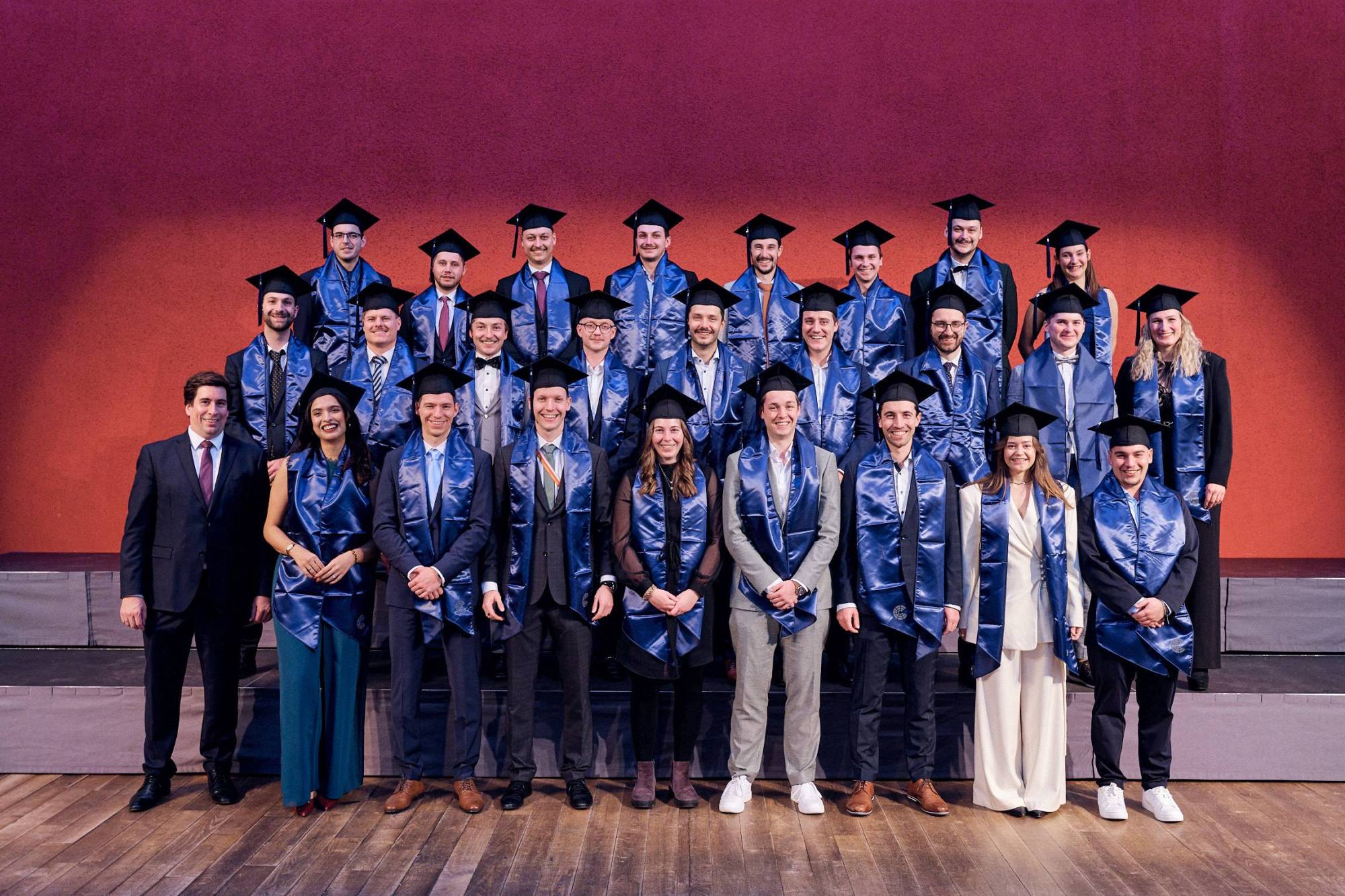 <p>Masterabsolventinnen und -absolventen aus dem Department Wirtschaftsingenieurwesen. ©Klaus Maislinger</p>