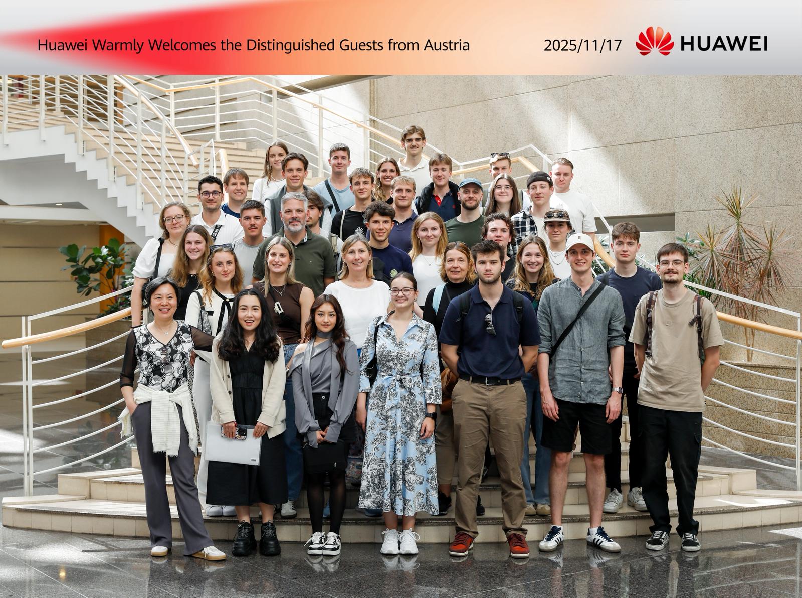 <p>Visiting HUAWEI headquarters. ©HUAWEI</p>
