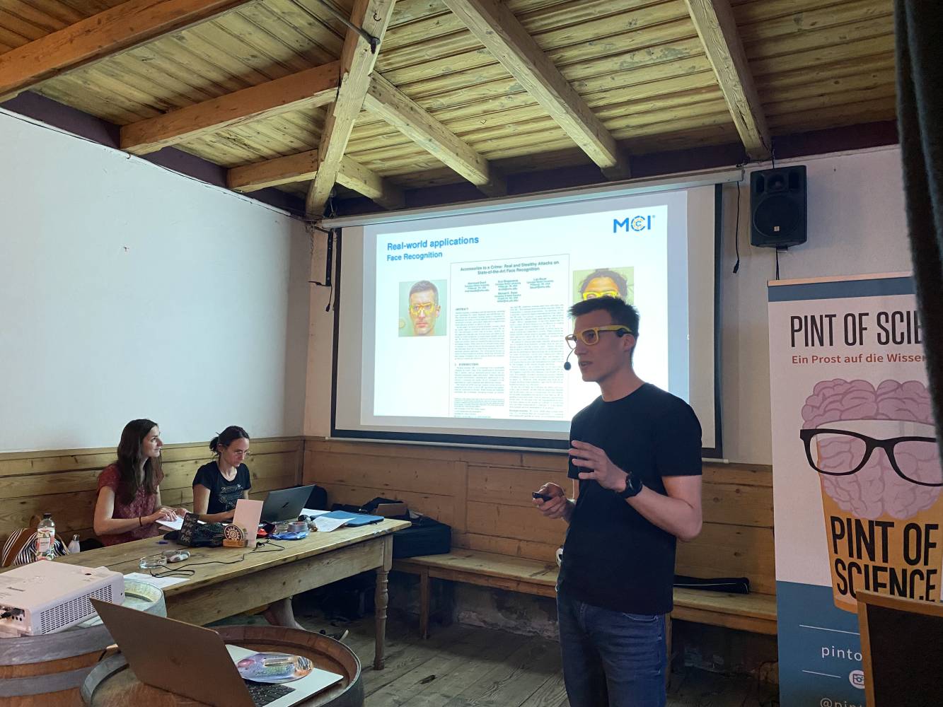 DiBSE Project researcher Martin Nocker presented his latest findings at the Pint of Science Festival under the motto: Cat or Guacamole? How to fool machines that we think of as 'intelligent'.