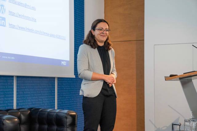 <p>Dr. Teresa Spieß bei ihrer Antrittsvorlesung<span style=