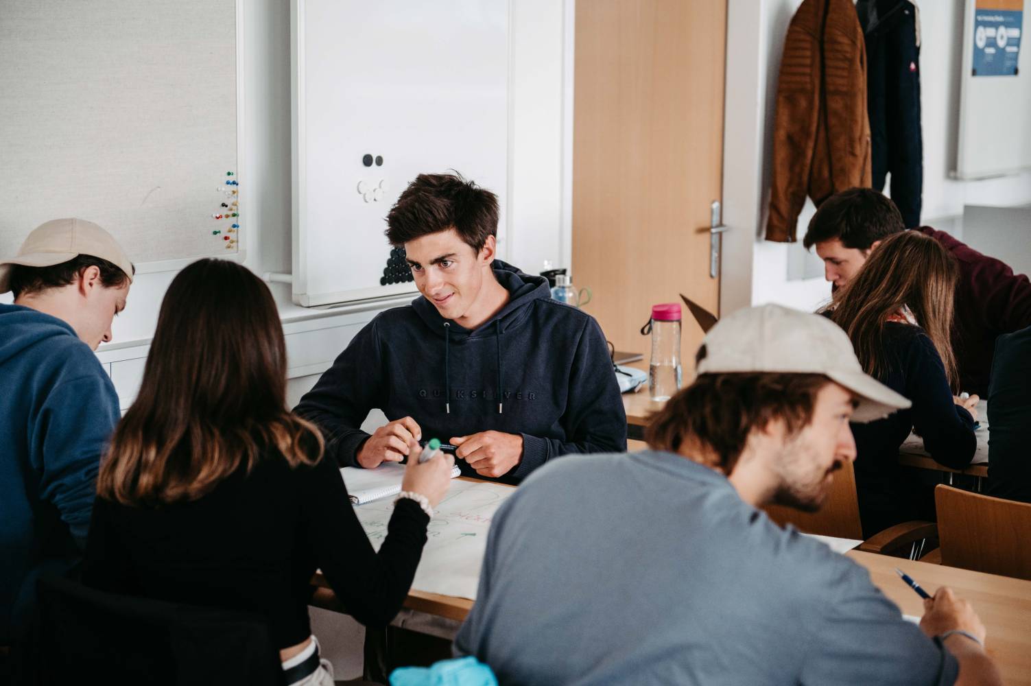 <p>Teambuilding Übung mit Ö3-Star Andi Knoll <span style=