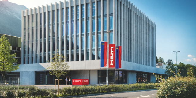 <p>MCiT Studentin Jamie Wiedmann als Praktikantin im Produkt Marketing Team bei Hilti <a href=