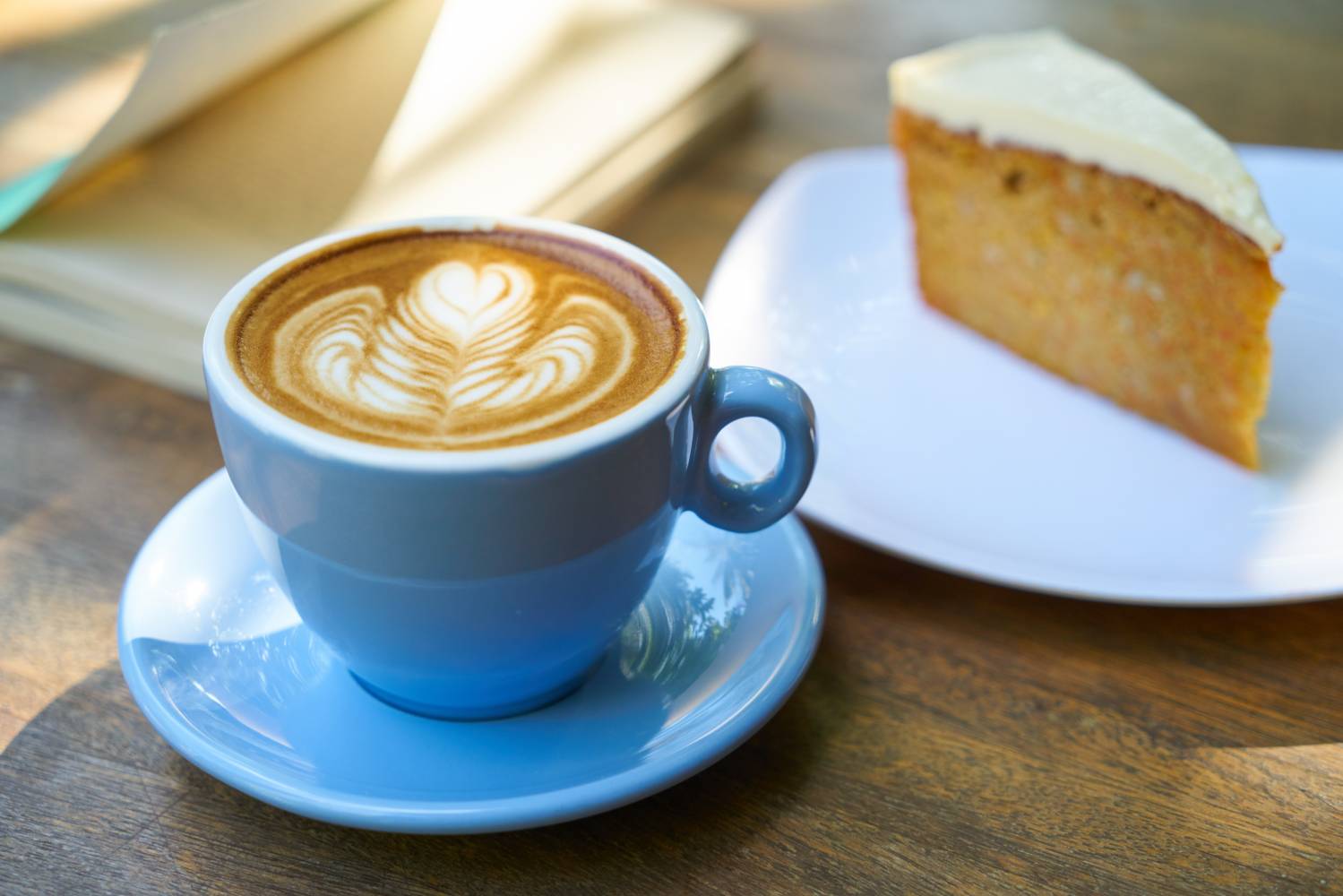Tasty cake, a cappuccino and a cozy atmosphere in one of our favorite coffeeshops