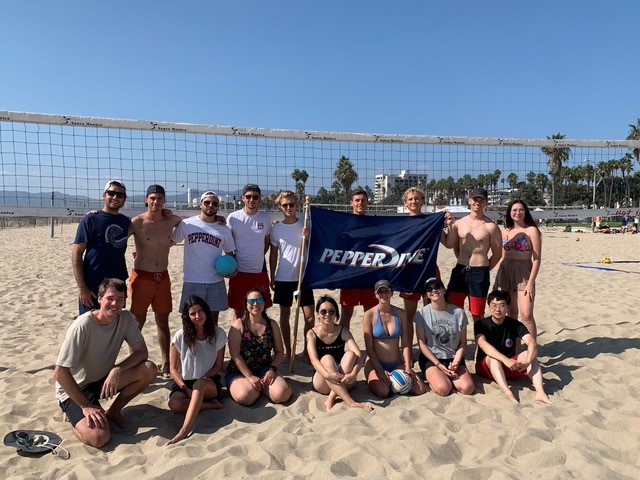 <p>beach Volley Tournament with Pepperdine exchange students and team. Foto: LeonieB</p>