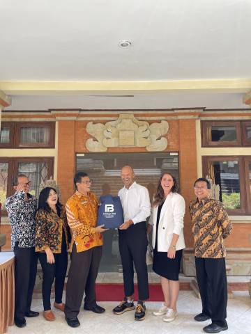 <p>Das MCI Tourismusteam wird von Vertretern der Bali Tourism Polytechnic begrüßt ©Stefanie Haselwanter</p>