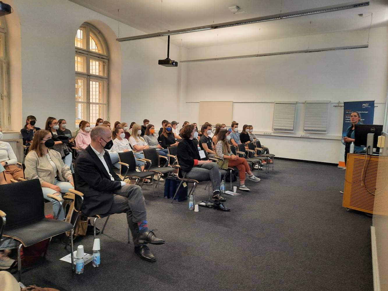 <p>Claudia Rangger brachte den interessierten Studierenden ihren Berufsweg nahe. Sie arbeitet für VTU Engineering. Foto: MCI</p>