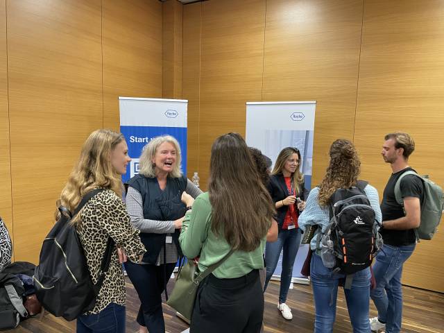 <p>Im Rahmen des Career Workshop kamen die Studierenden mit unterschiedlichen Institutionen/Firmen in Kontakt © MCI</p>