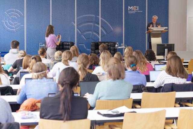 <p>Eindrücke der akademischen Gastvorlesung mit Univ.-Prof. Dr. Heinz Fischer ©MCI/Geisler</p>
